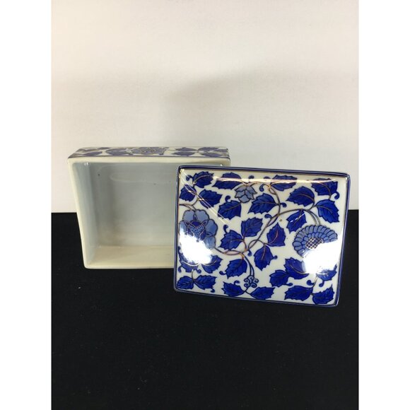 Vintage Blue & White Jewelry Trinket Box Porcelain Square Floral with Lid - Picture 5 of 16